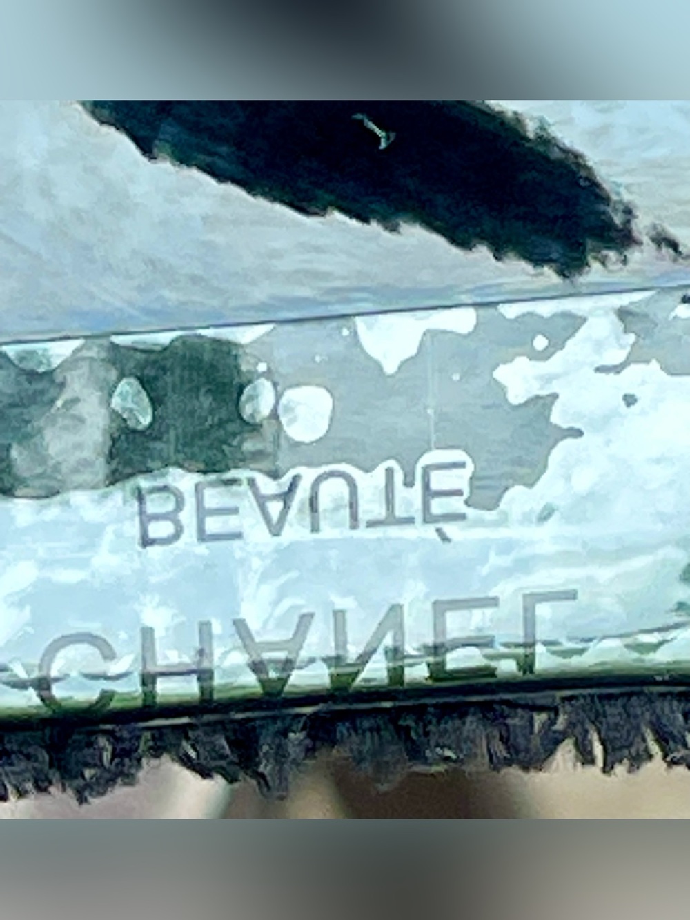 NEW CHANEL BEAUTE NOVELTY BAG BLACK FAUX PATENT LEATHER CLUTCH/WALLET ON CHAIN - Picture 15 of 17